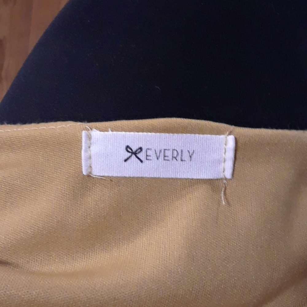 Everly Lacy Dress - Picture 4 of 6